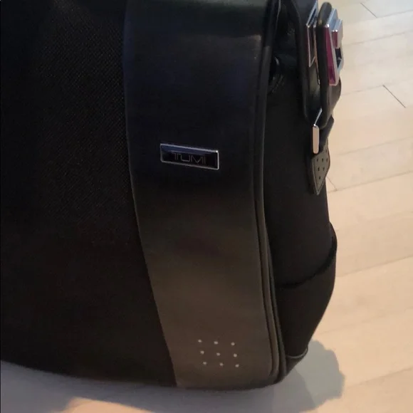 NWOTs tumi LXT Imagination messenger bag